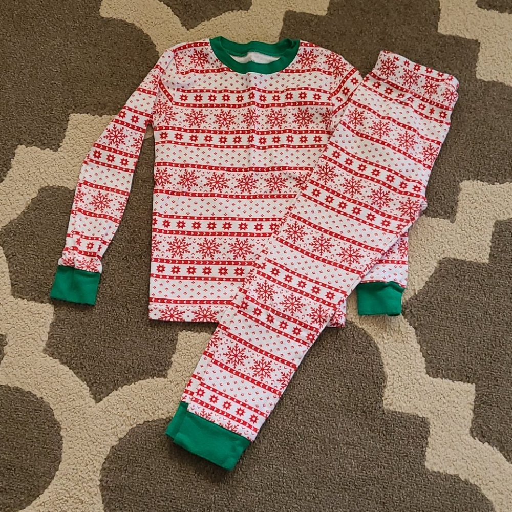5/$20 Carter's size 6 pajamas